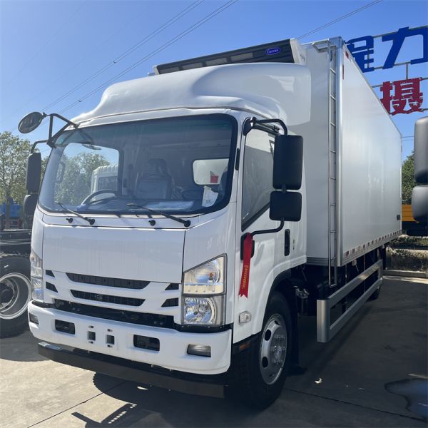 8 TONS ISUZU 700P 190hp diesel engine TRUCK REFRIGERATOR REFRIGERATED VEHICLE