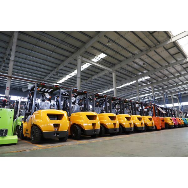 YUNNEI 37/42 KW 3.5 Ton Diesel Rough Terrain Forklift And Agricultural Operations