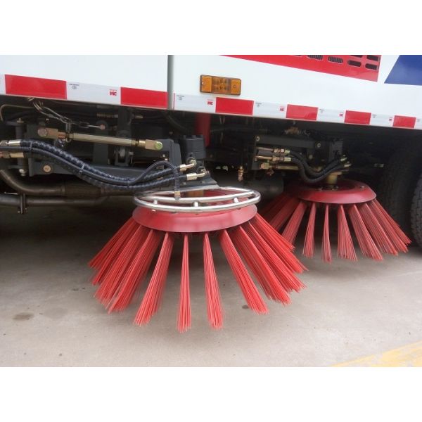 Dongfeng 5cbm Factory Parking Lot Sweeper Trucks Customized Painting