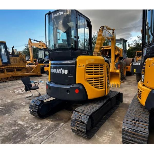 Japan 5 tons of second-hand mini strong power Komatsu crawler excavator PC55MR.