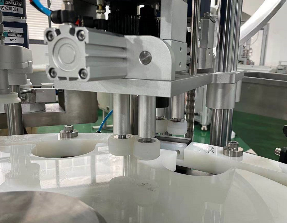 PLC Rotary Twist Off Capping Machine